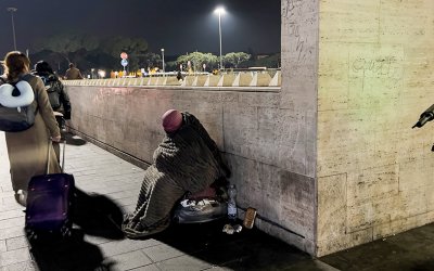 “Sotto il cielo di Roma. Donne senza dimora”, il reportage