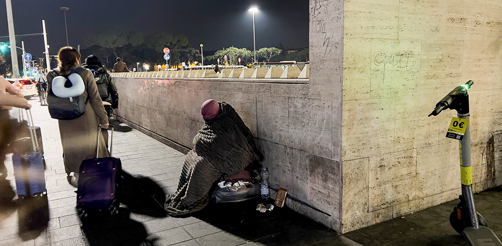 “Sotto il cielo di Roma. Donne senza dimora”, il reportage