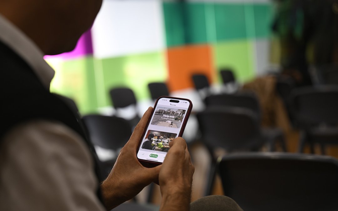 Helpinet: l’app che connette le persone senza dimora con i servizi del territorio